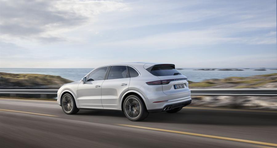  Porsche Cayenne Turbo 2017 года  (WW) (фото 40 из 45)
